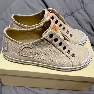 Coach, Size 8